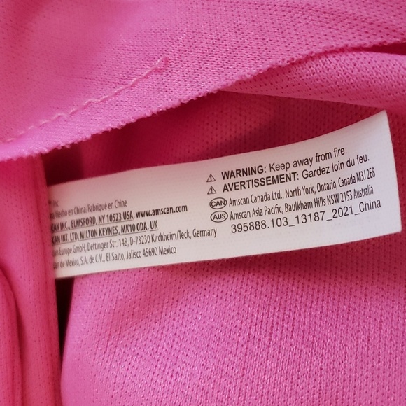 Amscan Solid Color Super Hero Costume 30" Cape in Pink - Picture 4 of 5